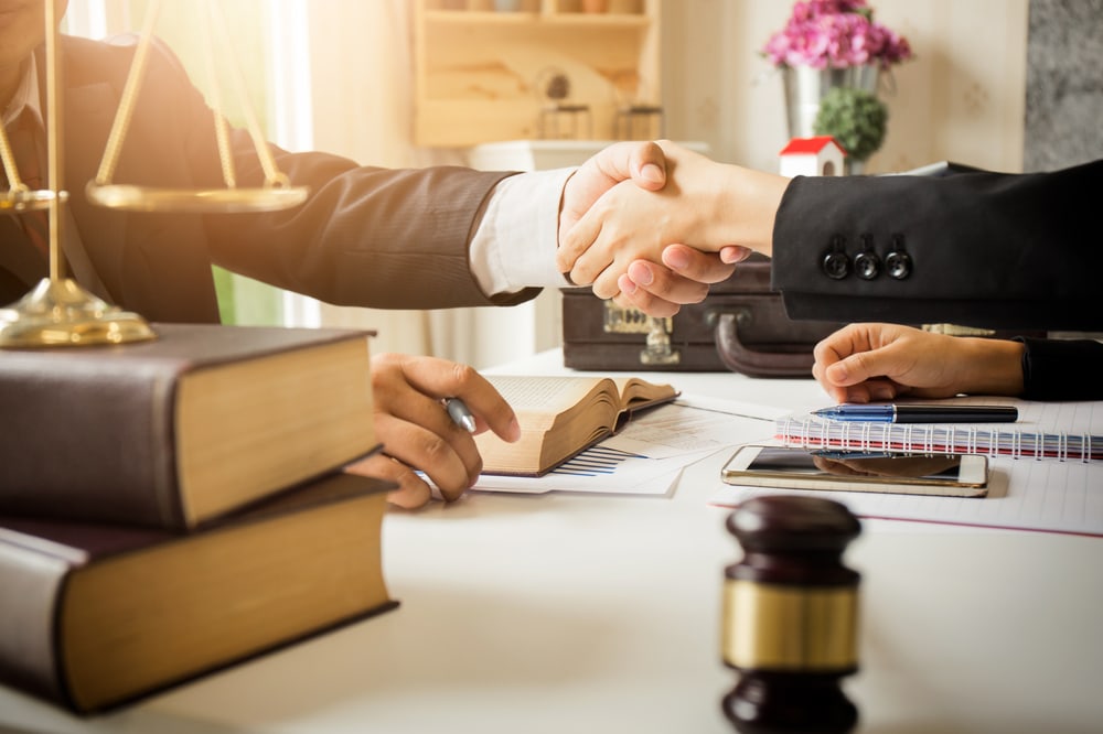 When to Hire a Lawyer for Your Contracting Business