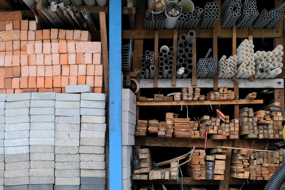 Do Contractors Pay for Construction Materials?