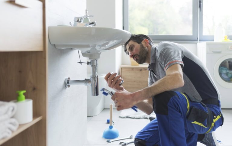 Specialization vs. General Contracting: Which Path to Choose